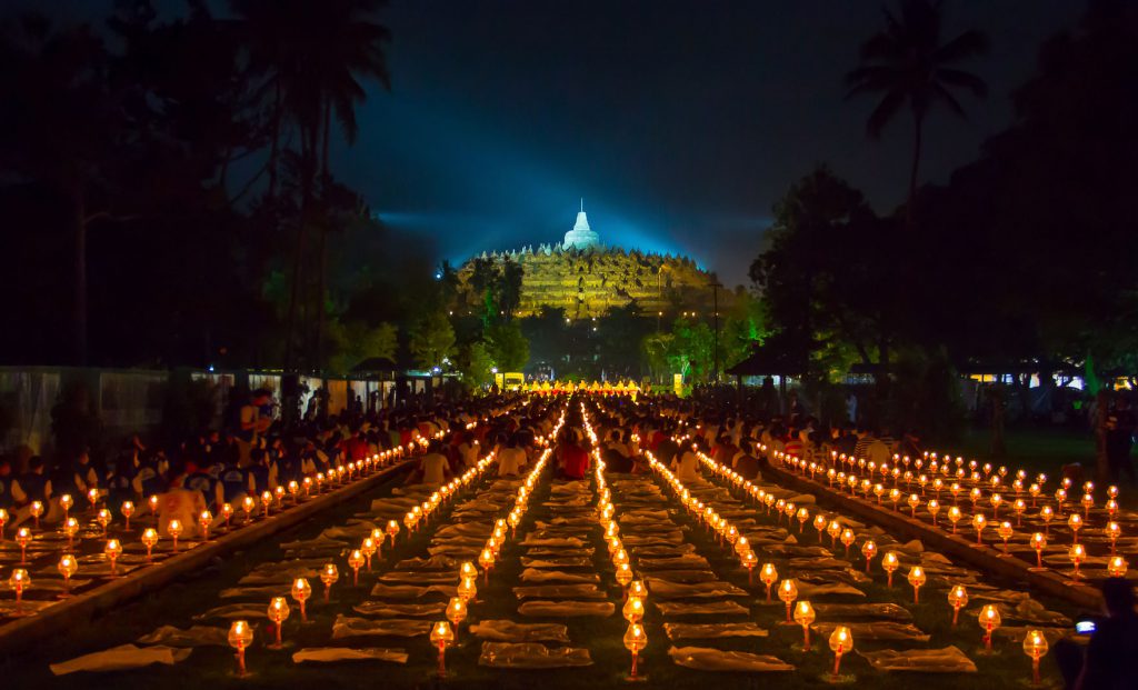 9 Tradisi Hari Raya Waisak Paling Meriah Di Indonesia - Tripcetera