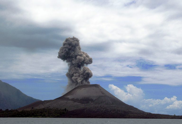 Gunung Krakatau, Sejarah Letusan Maha Dahsyat Tahun 1883