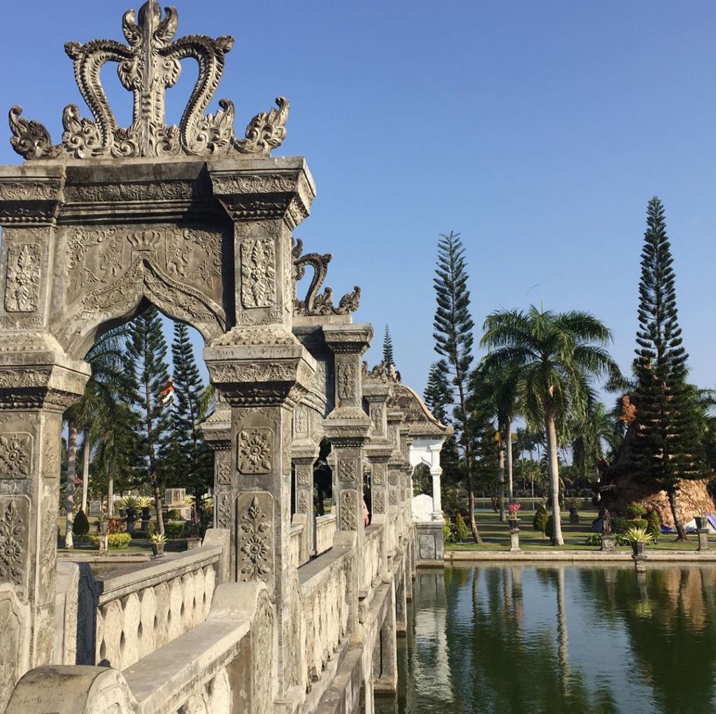 istana karang asem bali