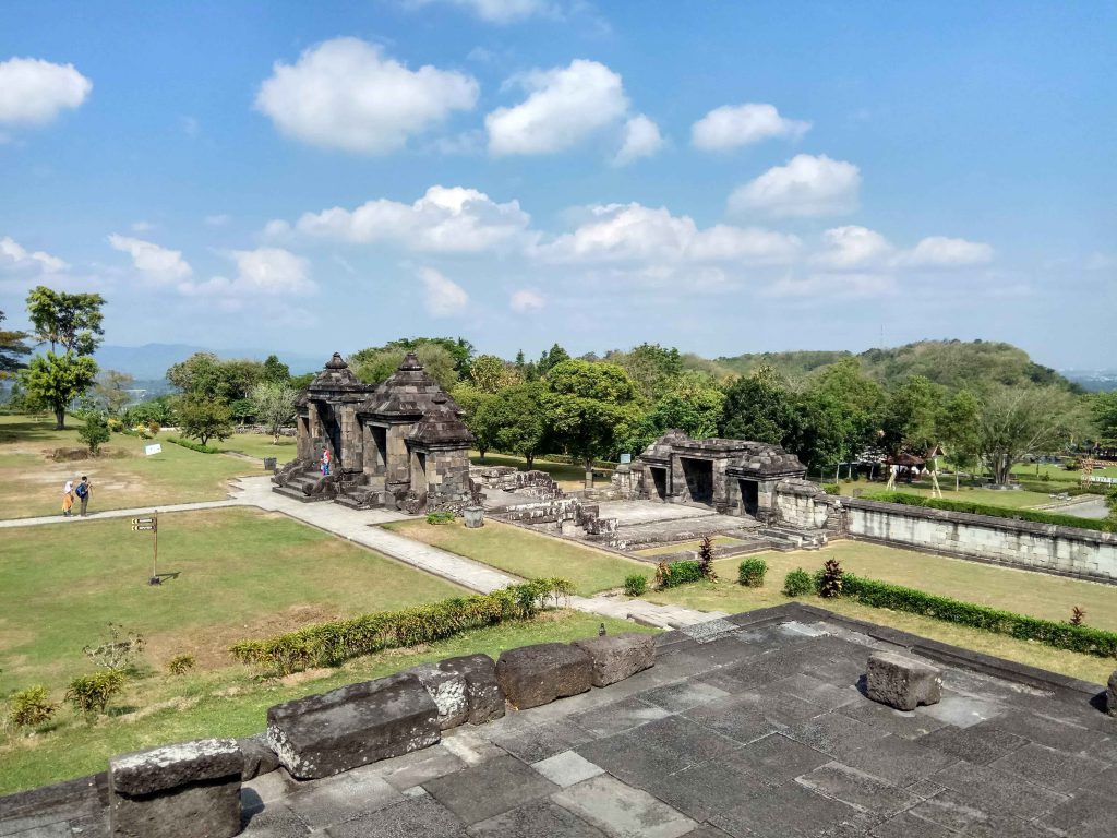 candi ratu boko merupakan salah satu tempat wisata yang wajib di kunjungi di jogja