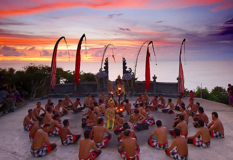 Tari Kecak: Sejarah, Asal Usul Dan Gambar Pertunjukan Terbaru