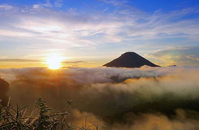 Dieng Plateau, The Most Famous Tourist Destinations in Java sikunir dieng wonosobo