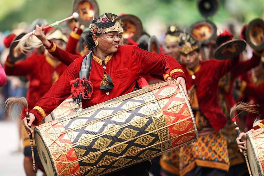 bau nyale festival