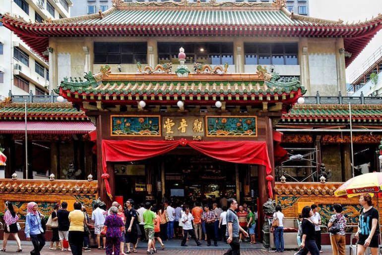 Strolling in the Festive BUGIS STREET Singapore bugis street